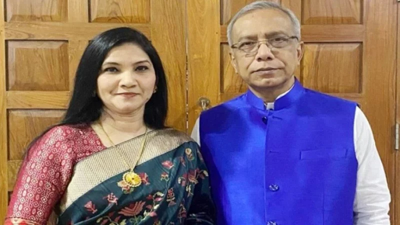 সাবেক প্রেস সচিব নাঈমুল ইসলাম খান ও তার স্ত্রীর বিরুদ্ধে দুদকের মামলা